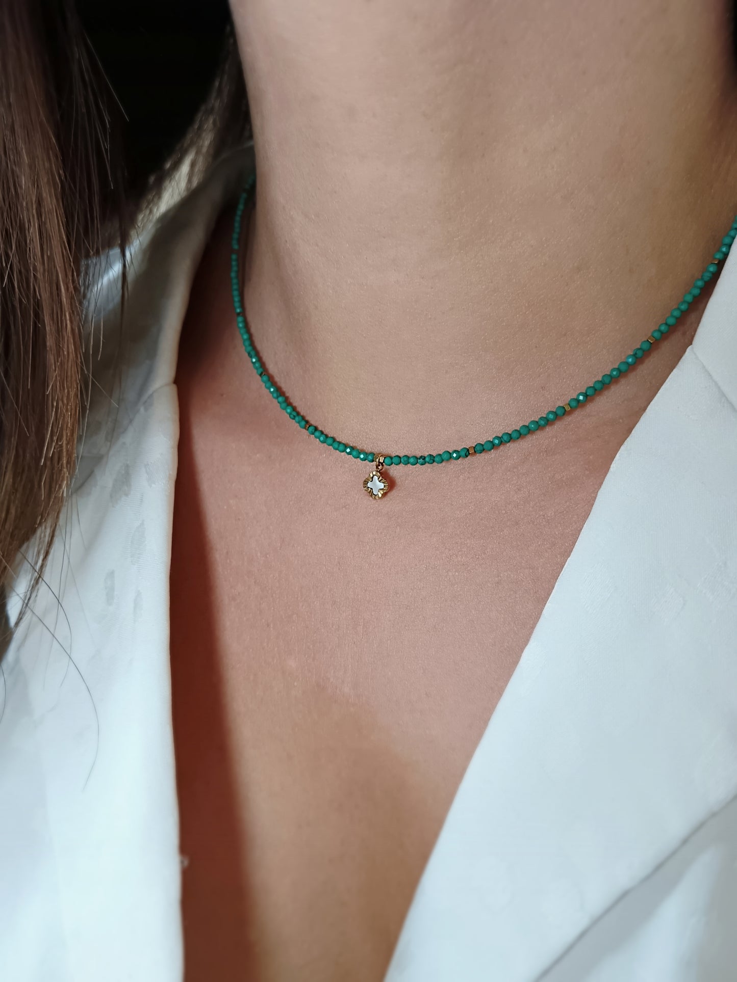 Collier howlite petit trèfle