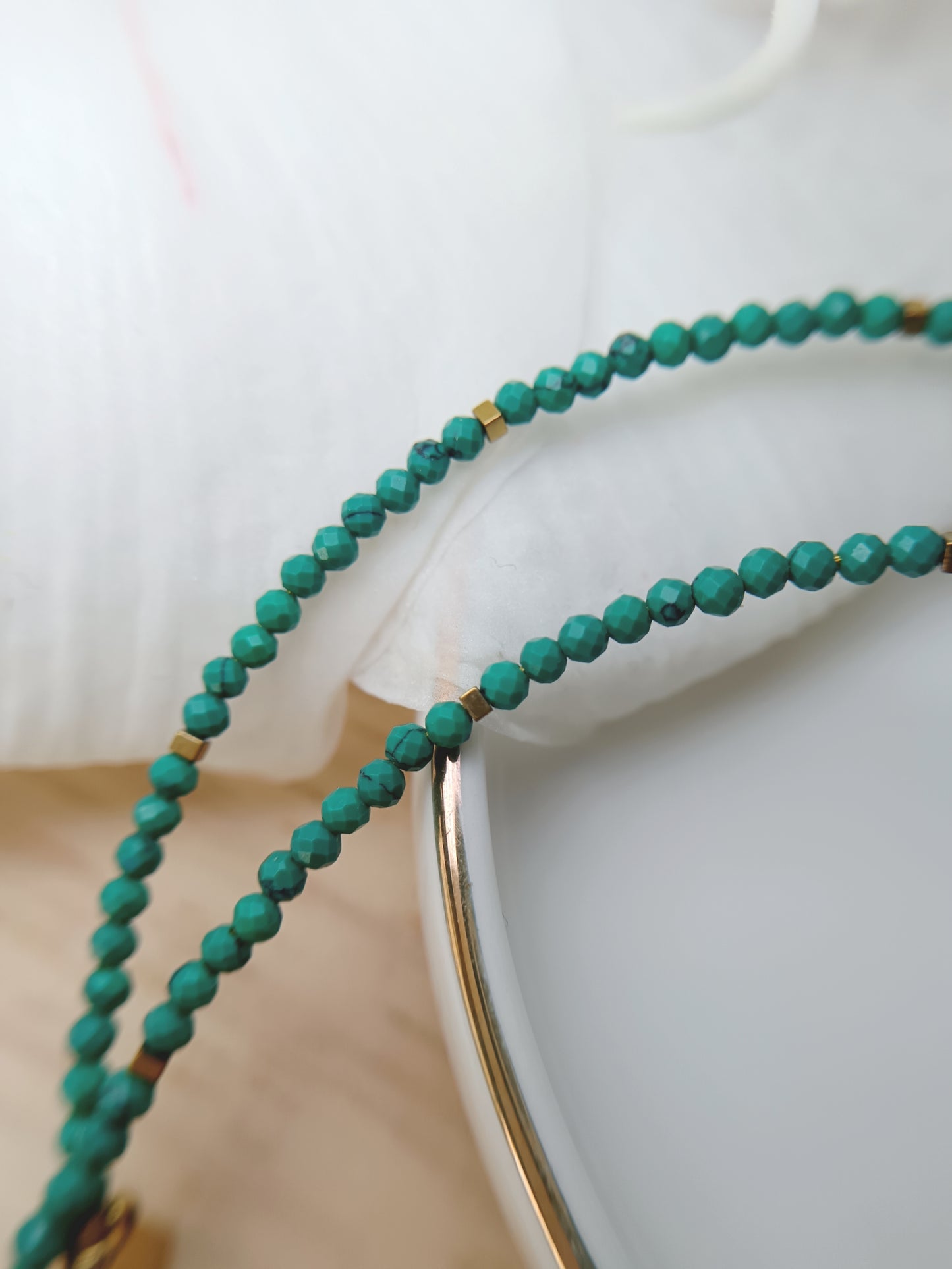 Collier howlite petit trèfle