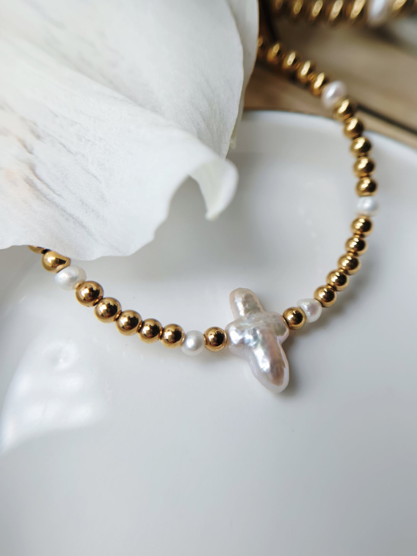 Bracelet perle de culture croix