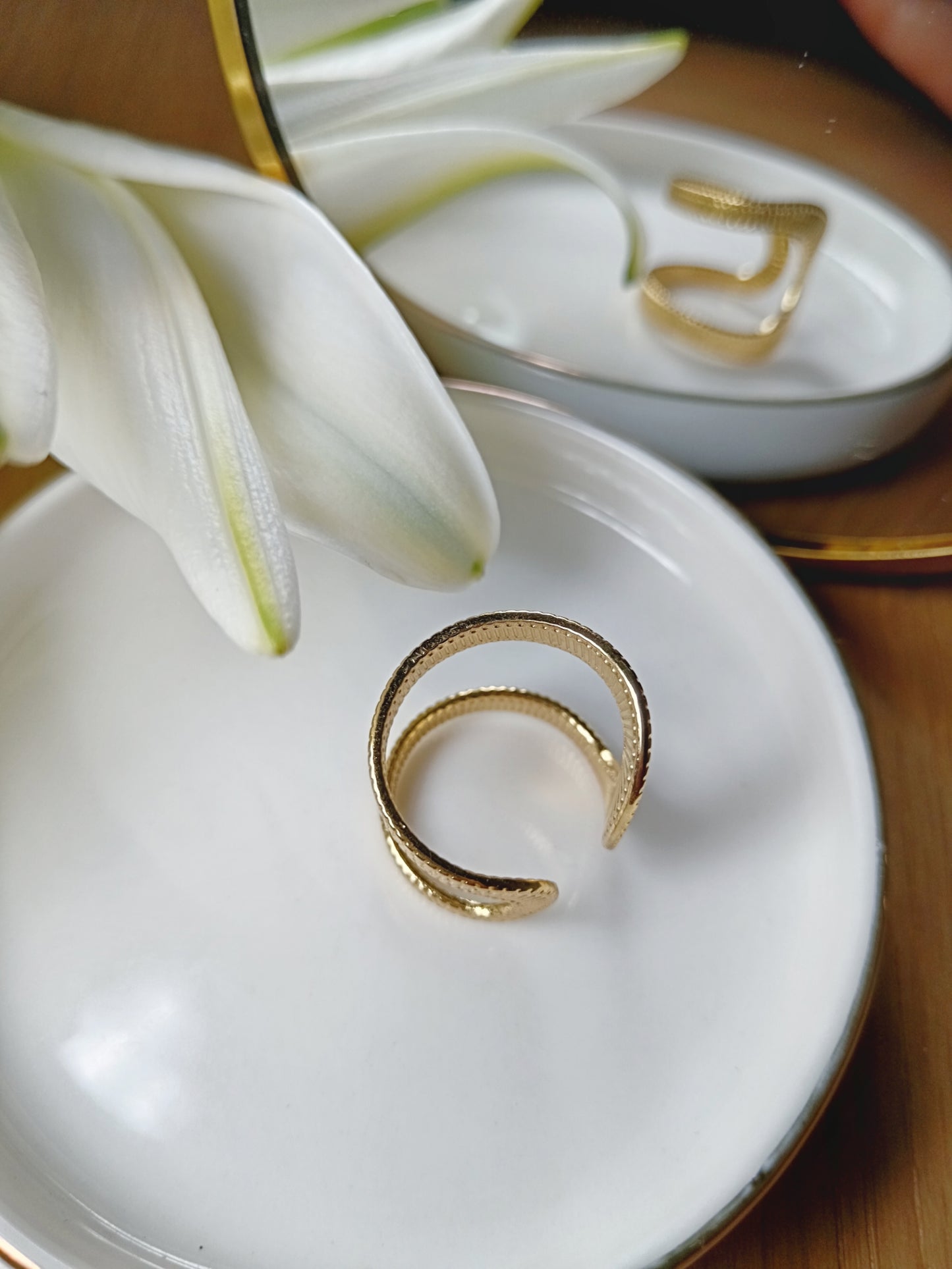 Bague ouverte réglable en acier inoxydable doré striée
