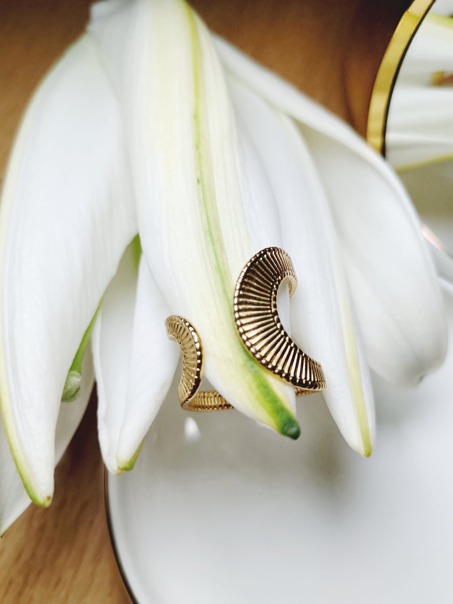 Bague ouverte réglable en acier inoxydable doré striée