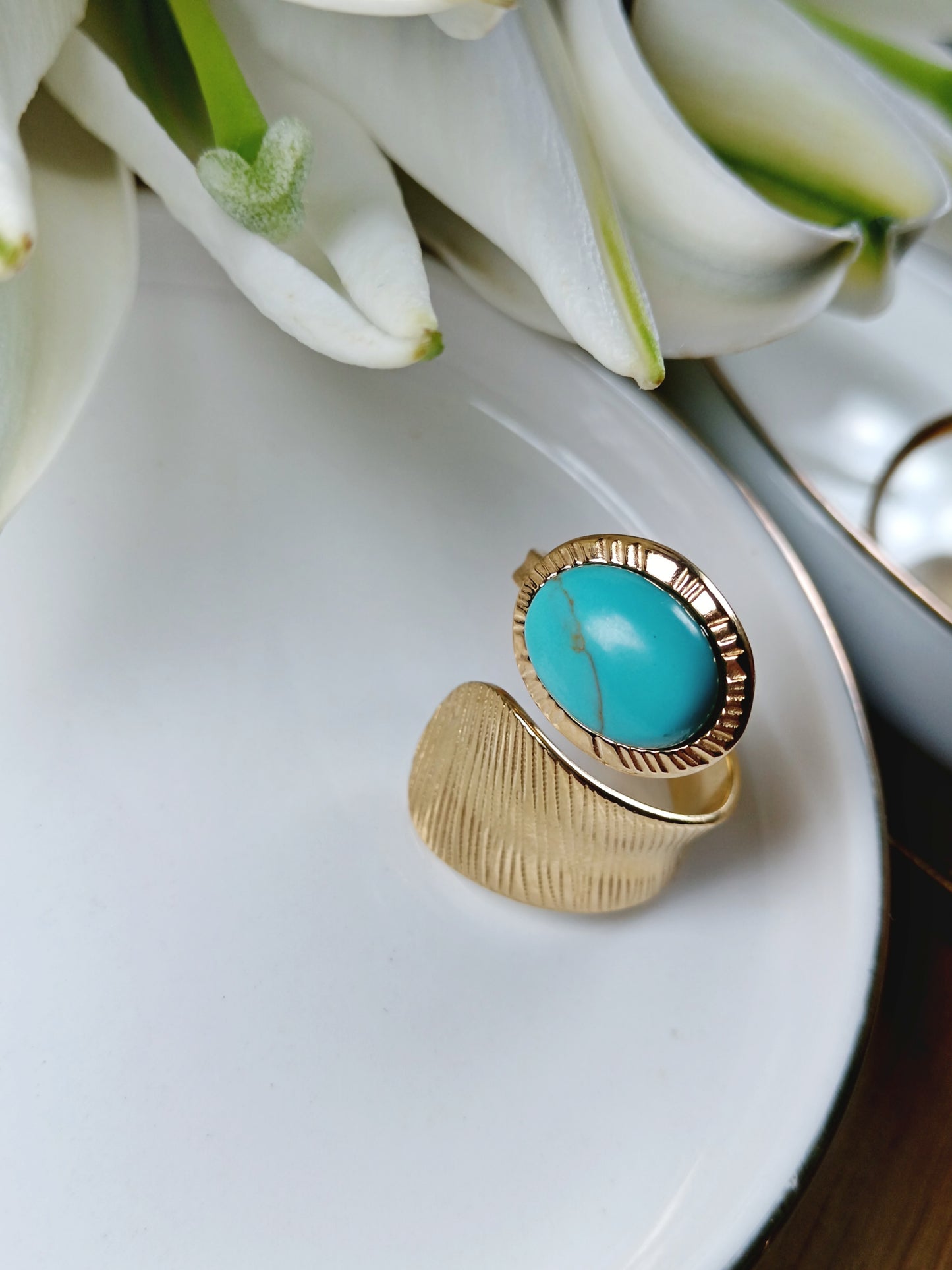 Bague texturée en acier inoxydable doré et pierre de turquoise naturelle réglable Ajustable