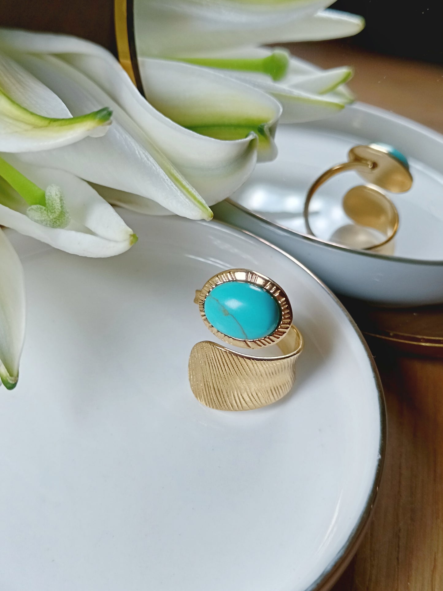 Bague texturée en acier inoxydable doré et pierre de turquoise naturelle réglable Ajustable