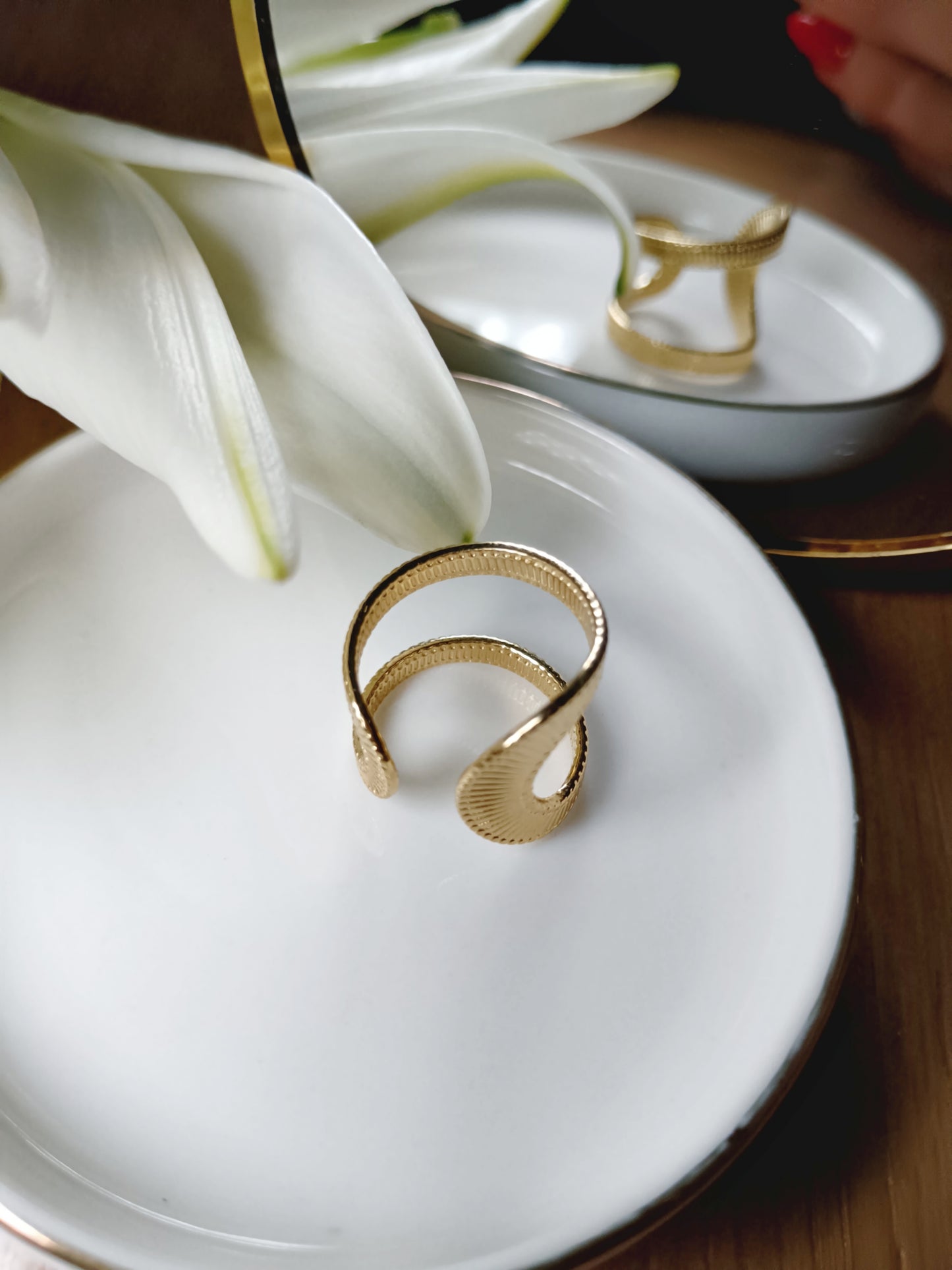 Bague ouverte réglable en acier inoxydable doré striée