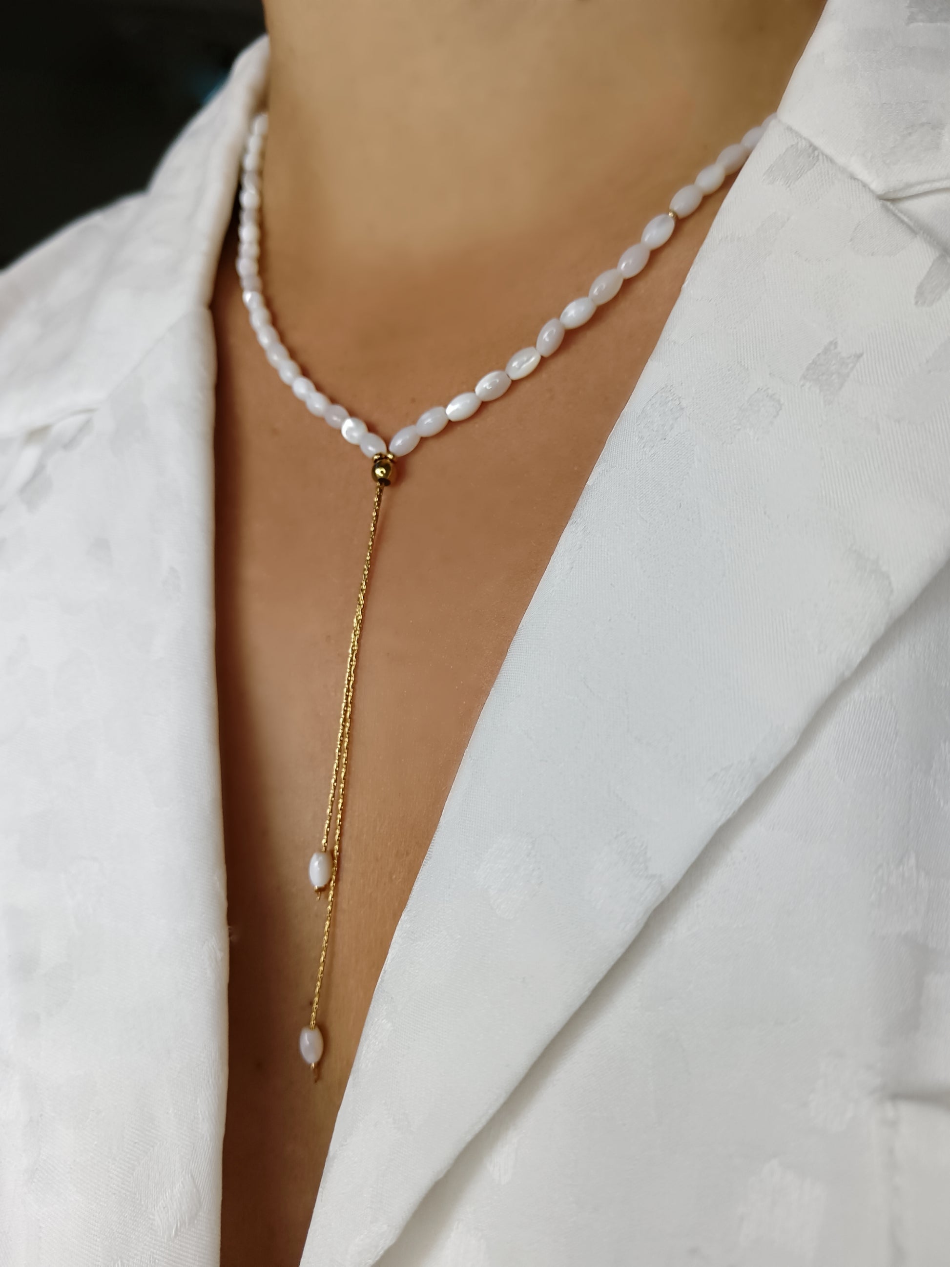Collier réglable en chaîne Serpentine acier inoxydable et perles de nacre naturelles 