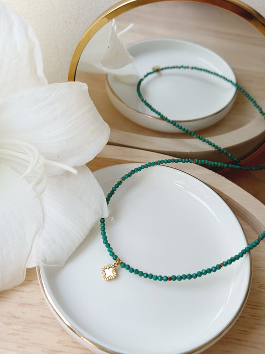 Collier howlite petit trèfle