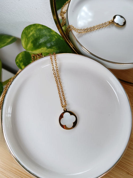 Collier trèfle nacre