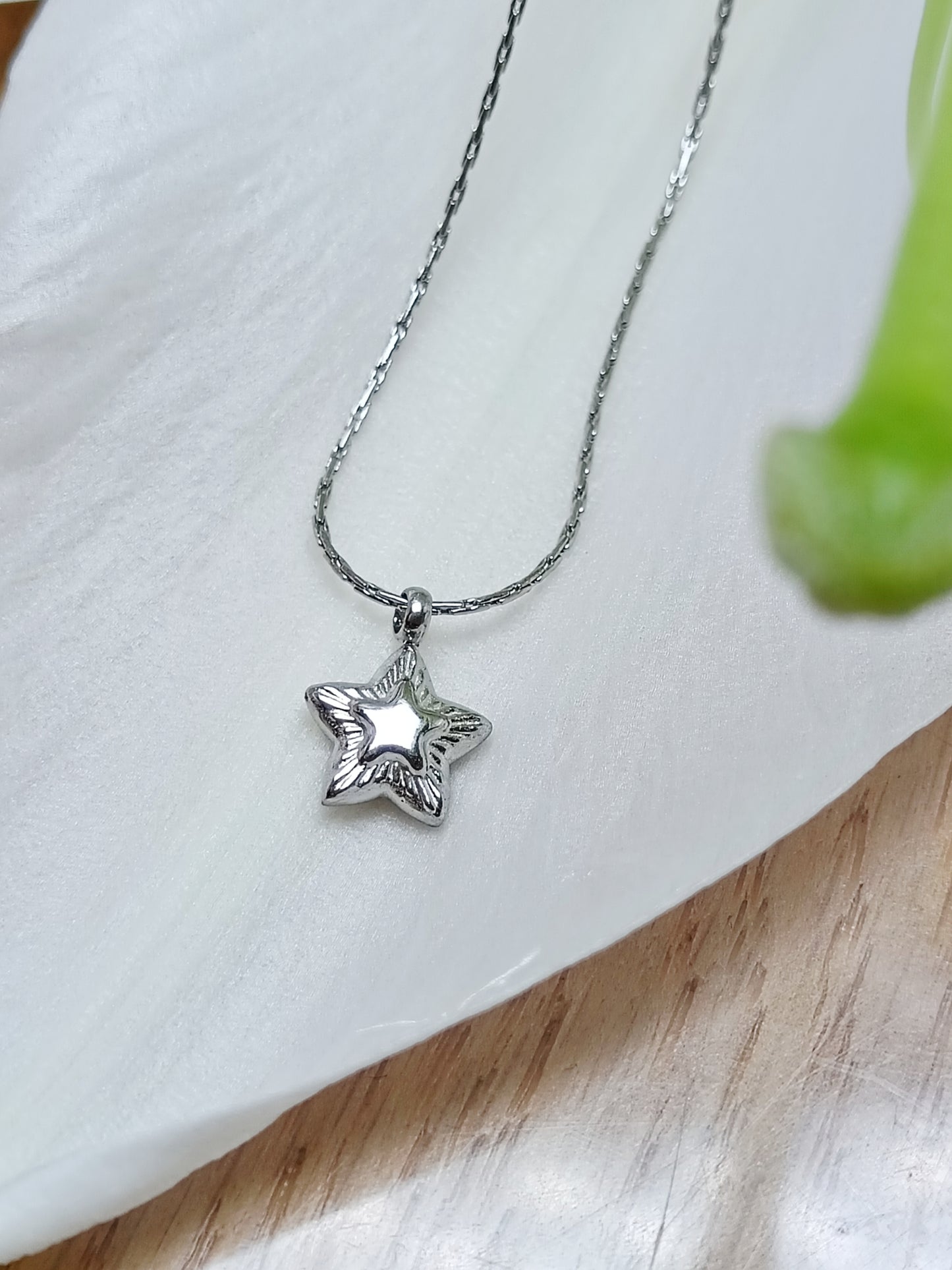 Collier chaîne fine Serpentine avec pendentif étoile  en acier inoxydable argent