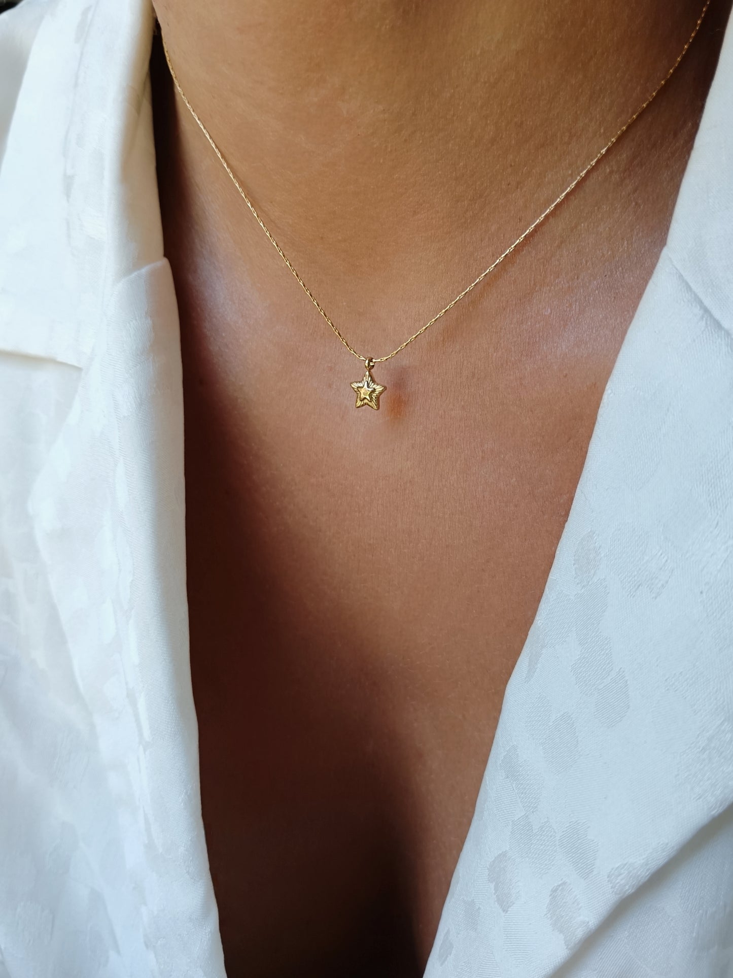 Collier chaîne fine Serpentine avec pendentif étoile  en acier inoxydable doré 