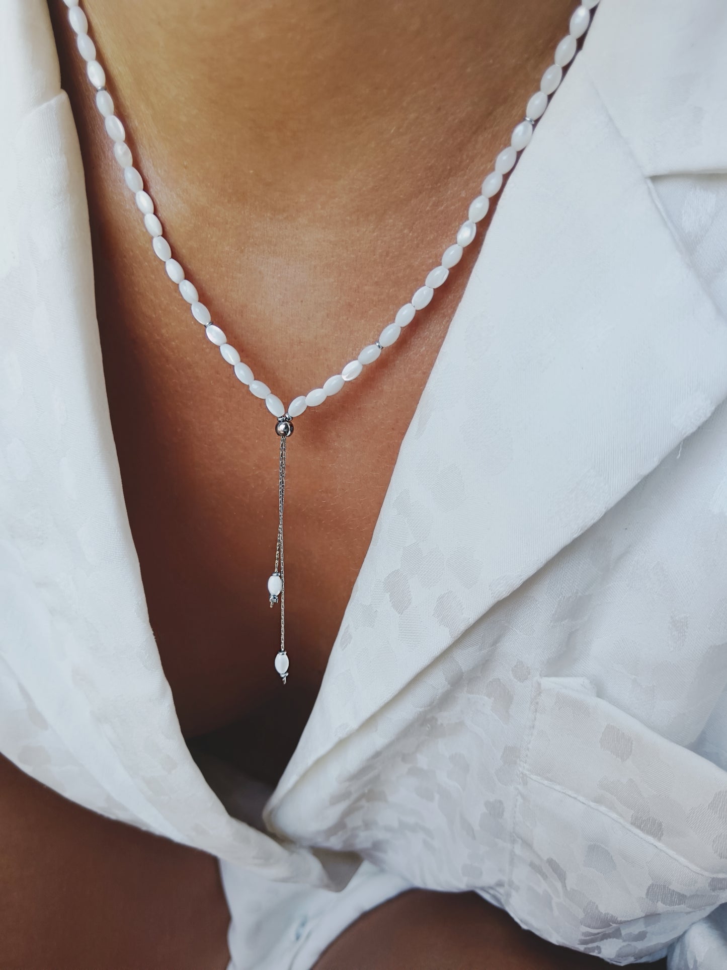 Collier réglable en chaîne Serpentine acier inoxydable et perles de nacre naturelles