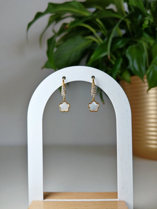 Boucles d'oreilles trèfle nacre et strass
