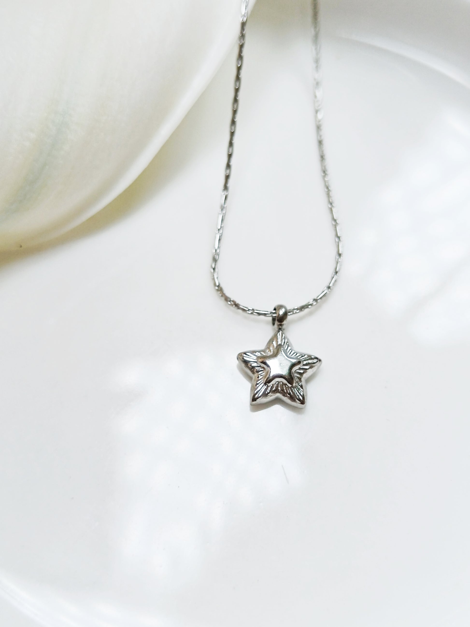 Collier chaîne fine Serpentine avec pendentif étoile  en acier inoxydable argent