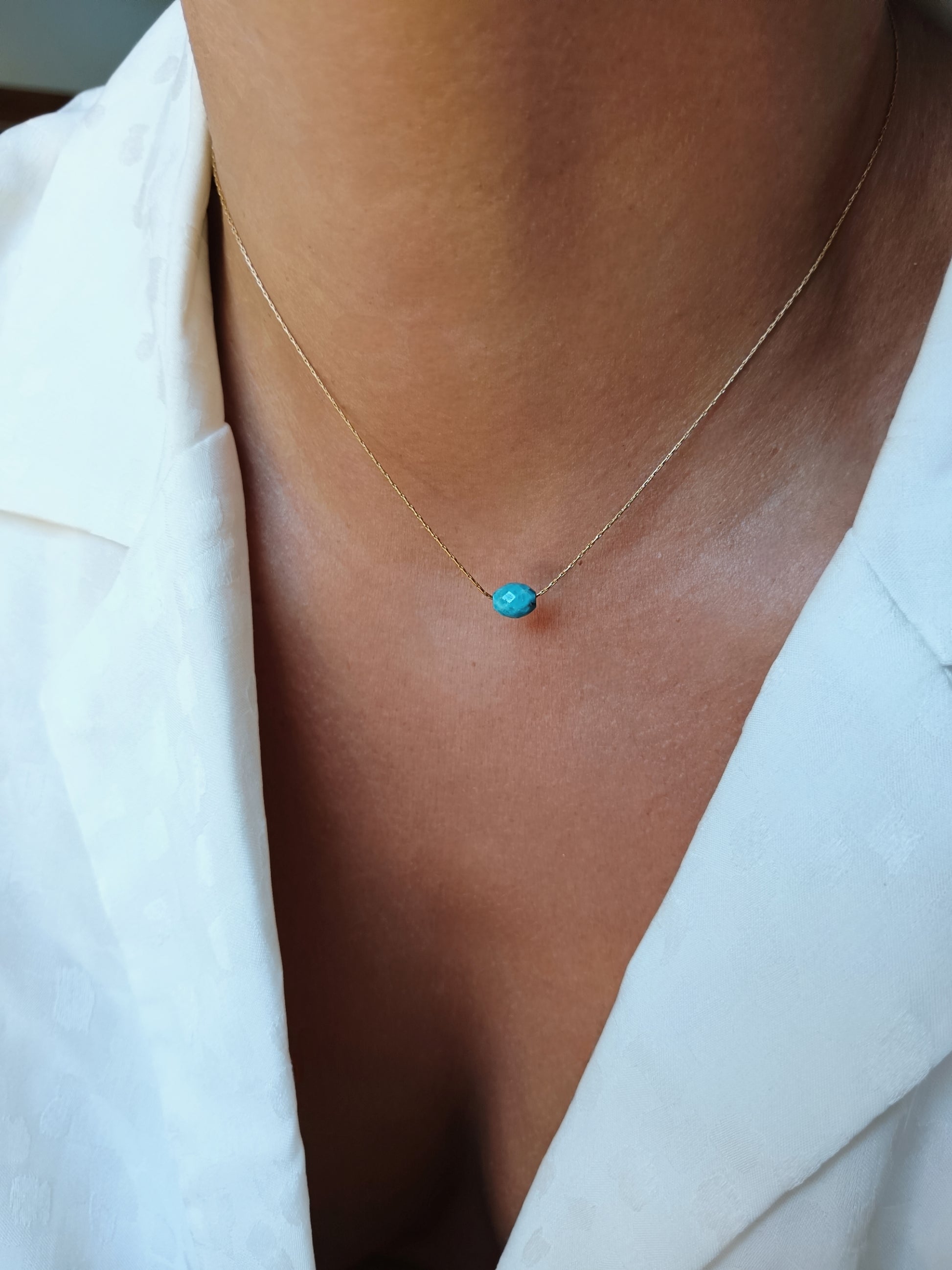 Collier en chaîne Serpentine fine en acier inoxydable doré et pierre apatite naturelle